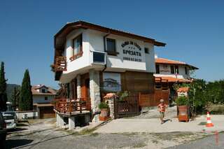 Дома для отпуска Guest House Brezata - Betula Главатарци Дом для отпуска-1